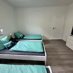 Fischer 1 - Moderne Monteurs- & Mit 2 Schlafzimmern - Neu Renoviert Mit Grosser Privater Terrasse *