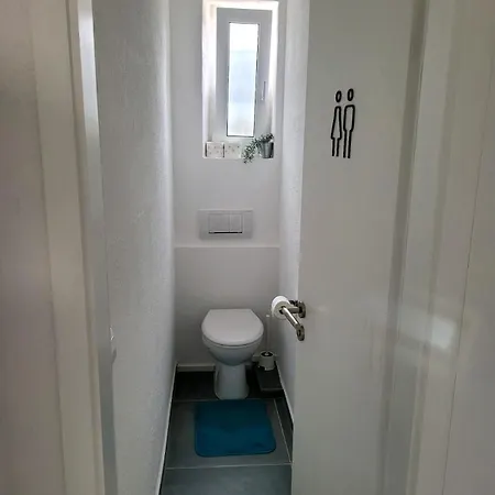 Fischer Apartment 1 - Moderne Monteurs- & Ferienwohnung Mit 2 Schlafzimmern - Grosse Private Terrasse * فيلينغن سشفايننغ