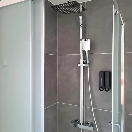 Fischer 1 - Moderne Monteurs- & Mit 2 Schlafzimmern - Neu Renoviert Mit Grosser Privater Terrasse