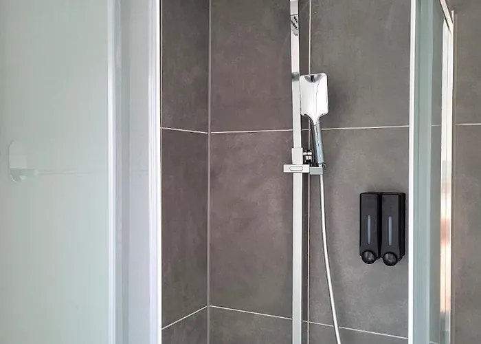 Fischer 1 - Moderne Monteurs- & Mit 2 Schlafzimmern - Neu Renoviert Mit Grosser Privater Terrasse